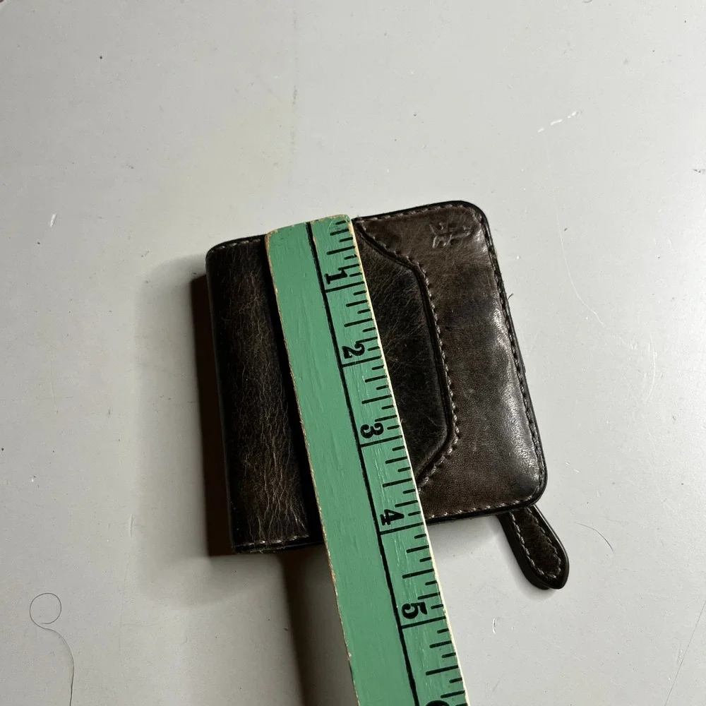 Frye Logan Small Bifold Wallet Brown Leather Zip Coin Pocket Window Distressed